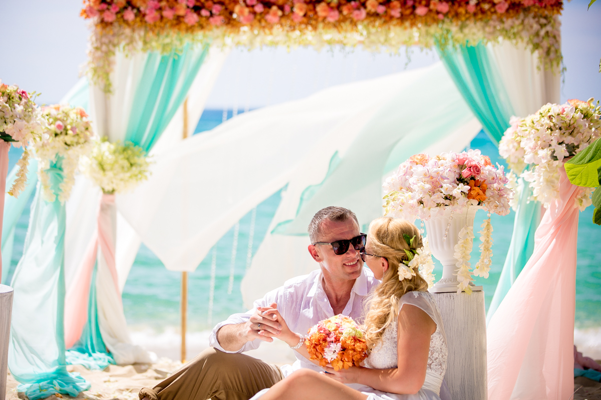 Nuostabi gyvų gėlių ceremonija, Ta Pao paplūdimyje, Koh Kood saloje, Tailande